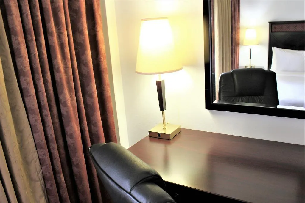 ***  Lelux Hotel Montréal Canada