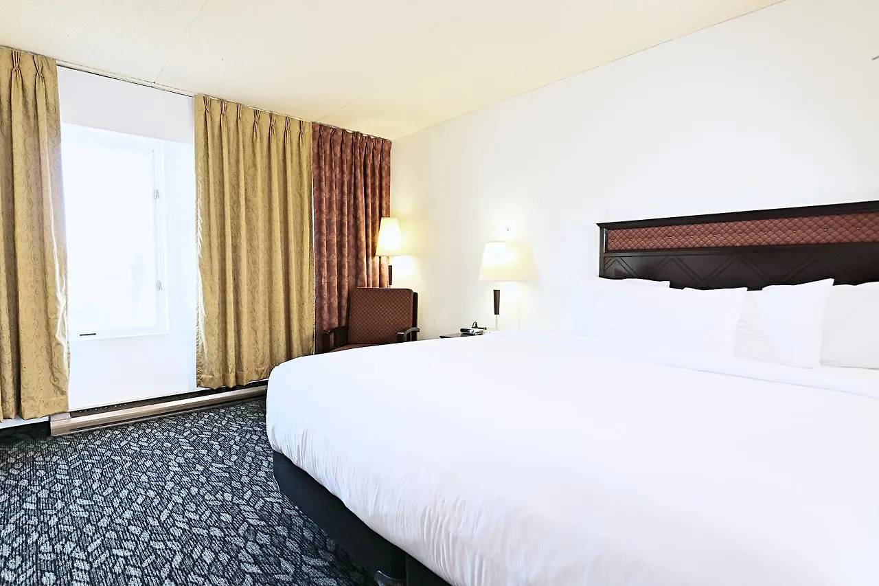 ***  Lelux Hotel Montréal Canada