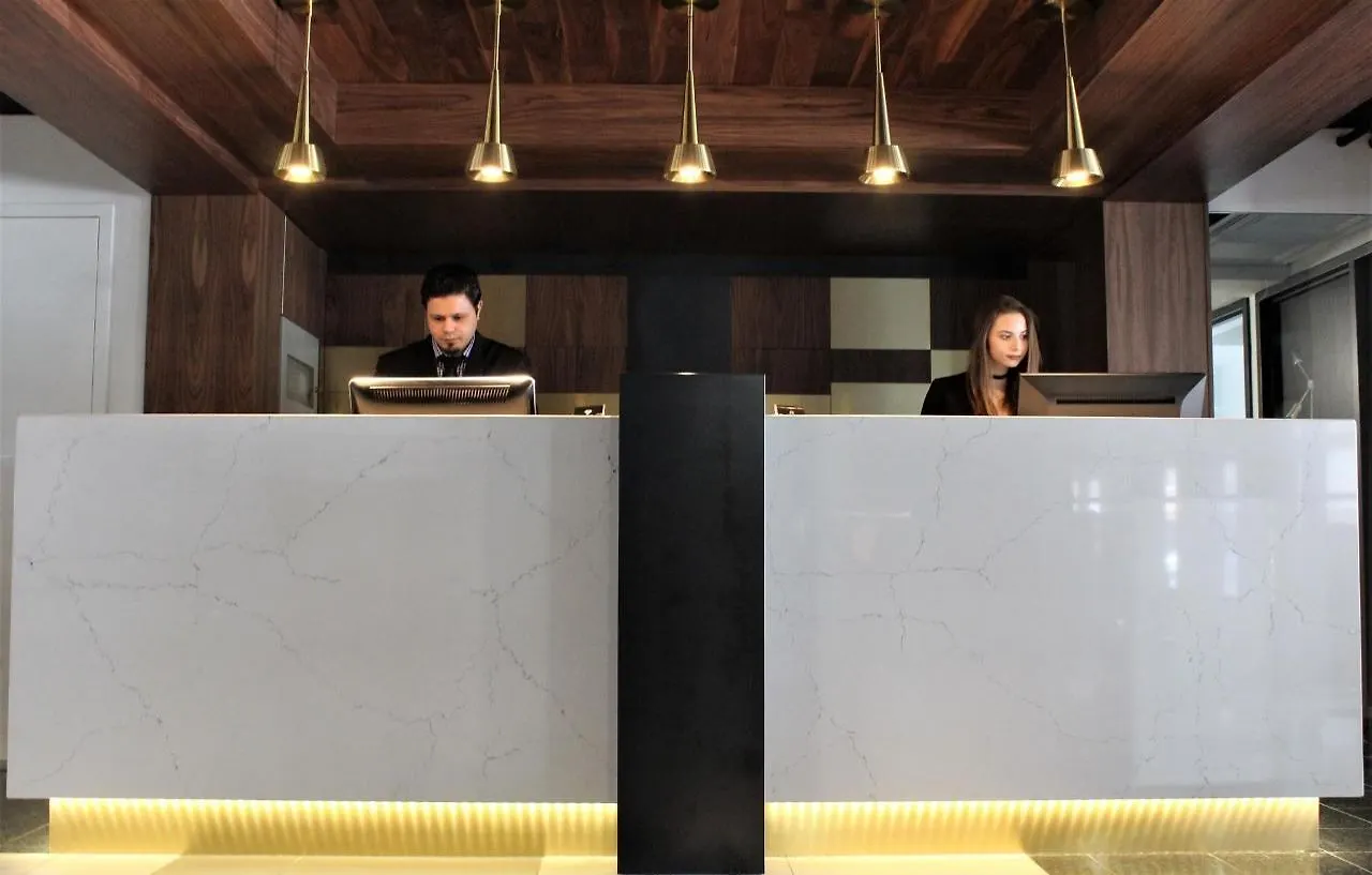 ***  Lelux Hotel Montréal Canada